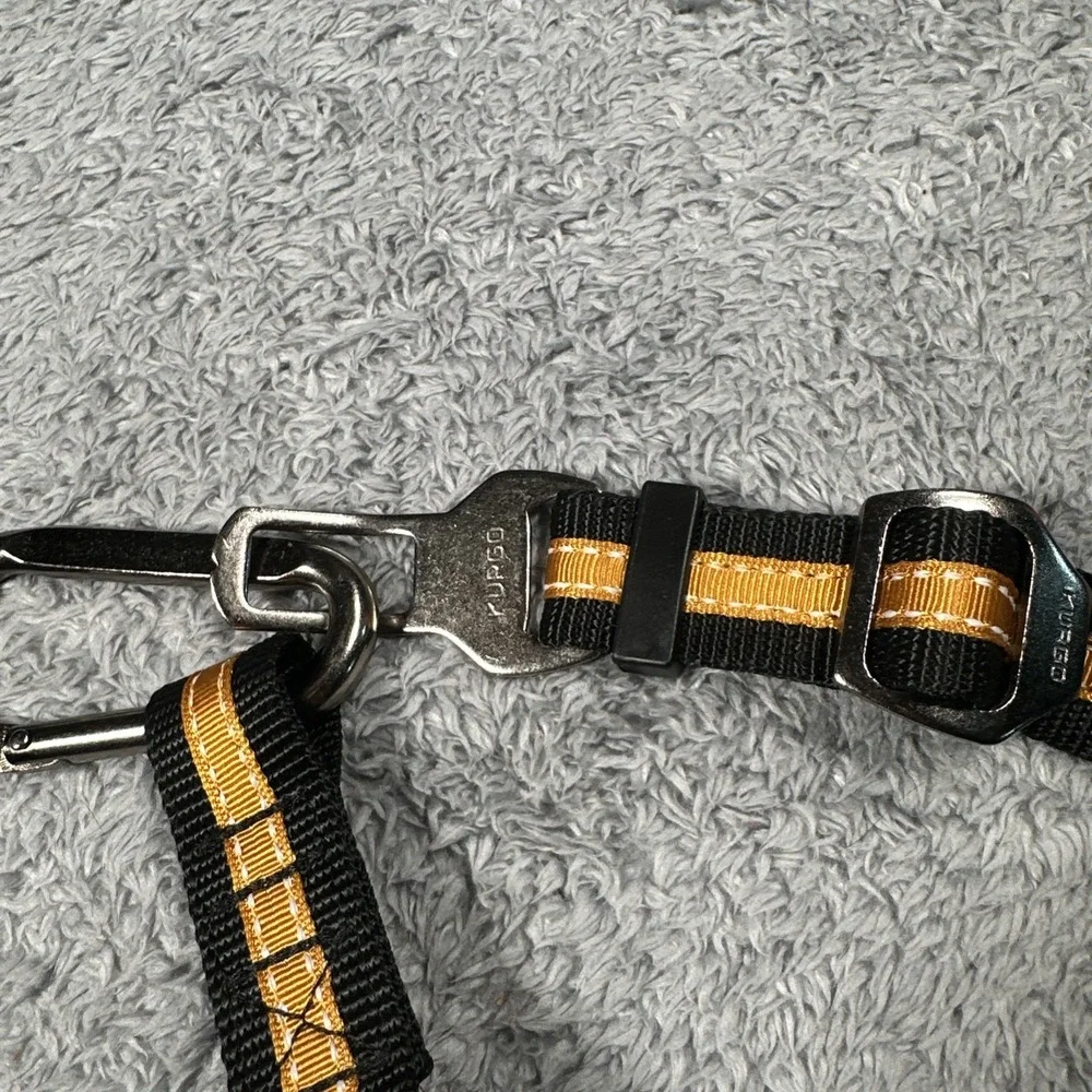 Kurgo Car Safety Tether for Dogs Connects Harness Directly to Seatbelt Buckle